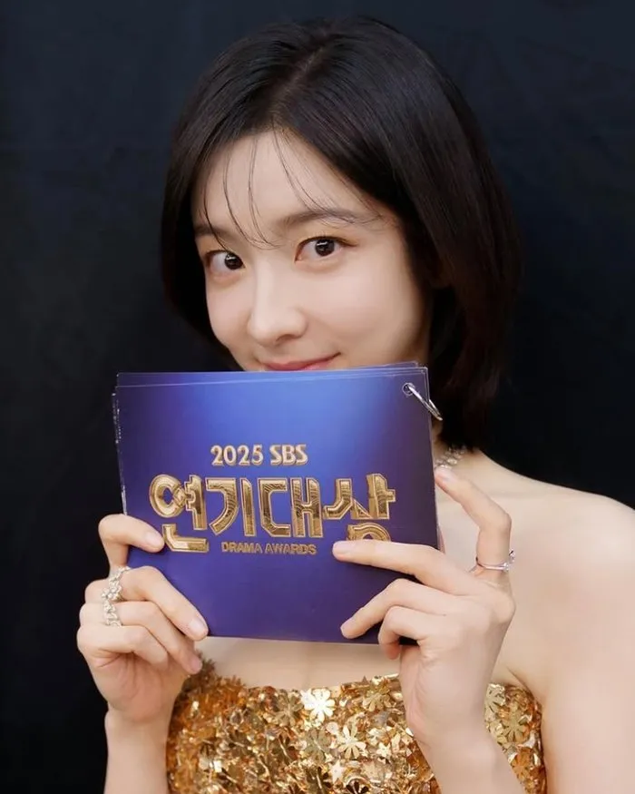 '우아함 물씬' 박지현, 시상식서 화려한 자태…"눈부셔"