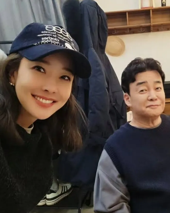 Still Going Strong: So Yoo-jin Shares Rare Couple Shot with Husband Baek Jong-won