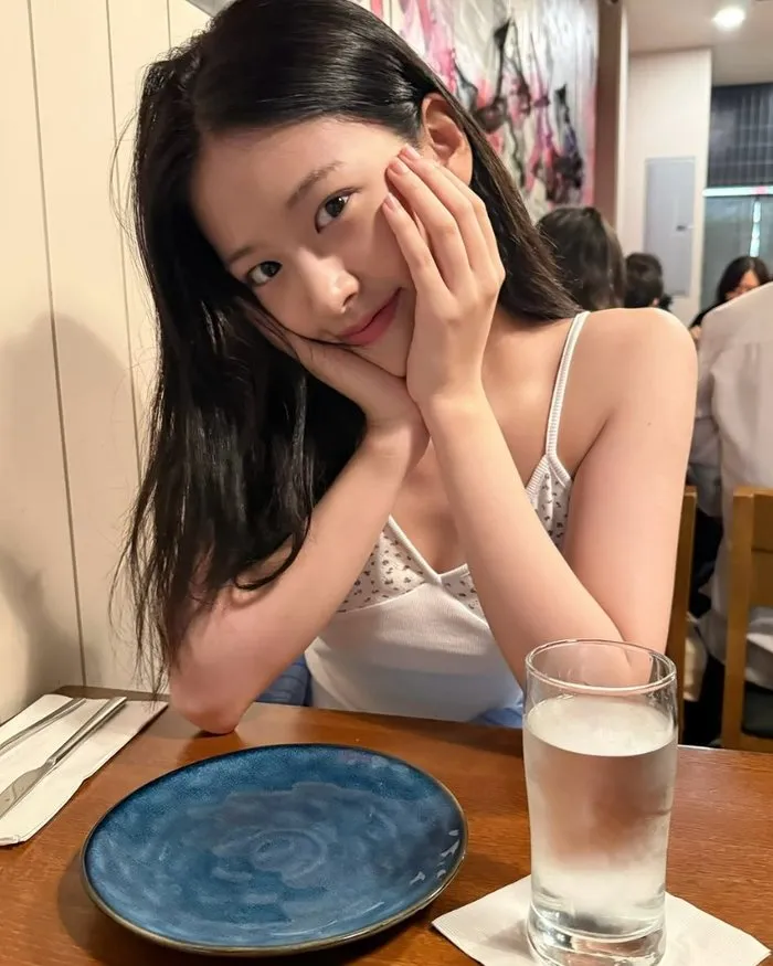 Off-Stage Switch-Up: IVE's Ahn Yujin Stuns With Relaxed Vacation Photos