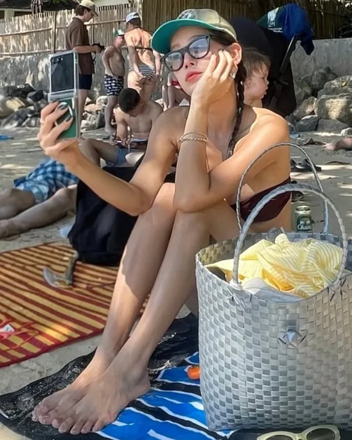 Soyou's "Healing Time" In Krabi — Fans Can't Get Over Her Slender Figure