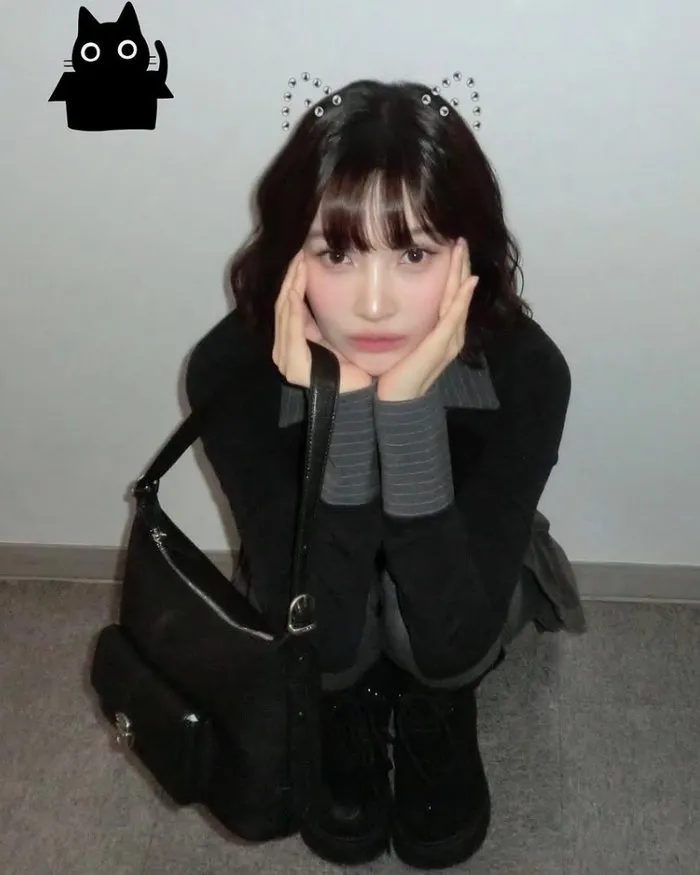 De chic a adorable: Joy de Red Velvet cautiva con un encanto de 'gato negro'