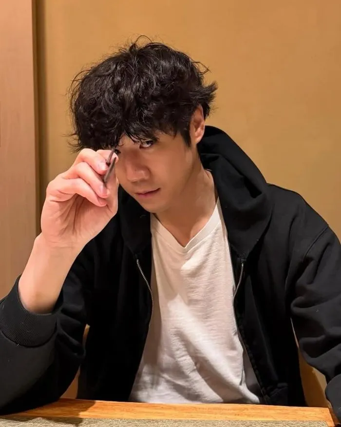 '남친짤 제조기' 정준원, 펌 헤어도 찰떡 소화…"점점 잘생겨져"