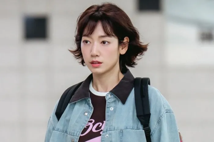 Park Shin Hye brilla en 'Infiltrada Srta. Hong': su infiltración laboral conquista el prime time y lidera su franja